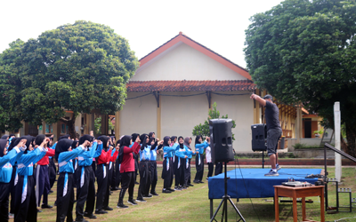 Senam Sehat dan Sarapan Bergizi Kokurikuler Kelas X SMAN 1 Wanadadi